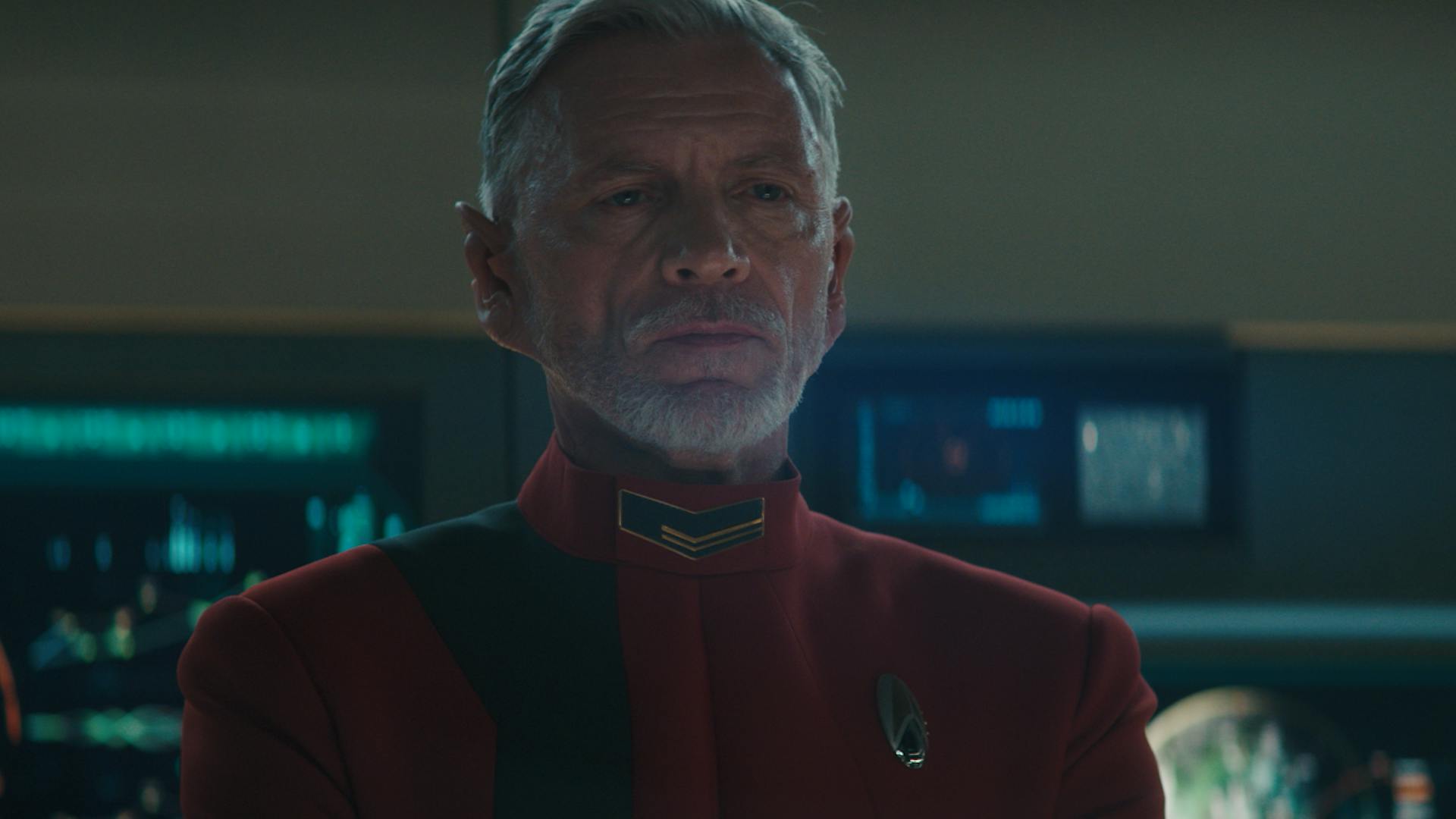 Close-up of new first officer Rayner in 'Jinaal'